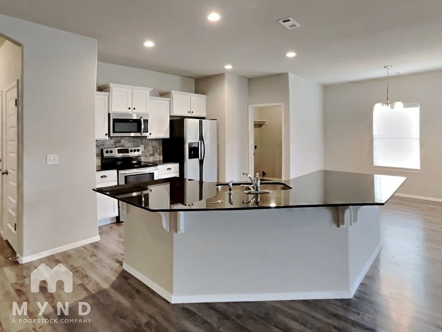 3 bed, 2.0 bath, 1578 sqft, $1,735 — Photo 3