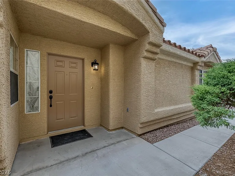 8249 Peaceful Canyon Dr — Photo 2