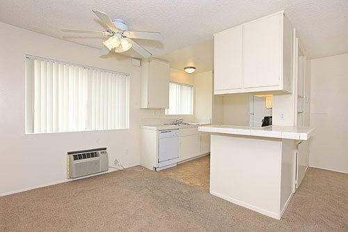 3rd image of 1029 N Mollison Ave APT 11