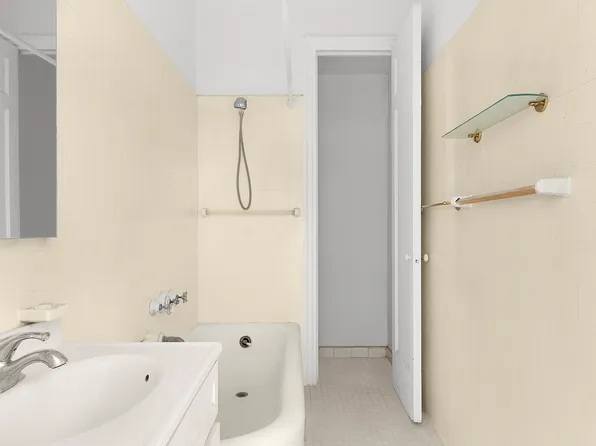 345 East 57th Street image 11 of 11