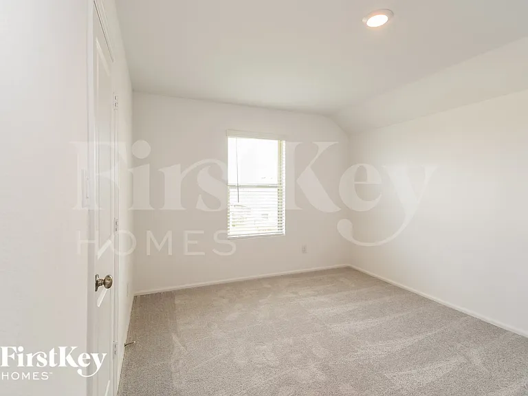 707 Willow Harbor Ln — Photo 13