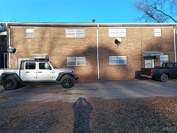 5th image of 3006 Main Ave