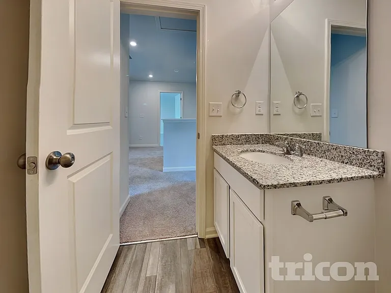 210 Coventry Ct — Photo 15