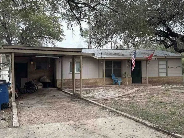 400 Mockingbird Ln, Devine, TX 78016