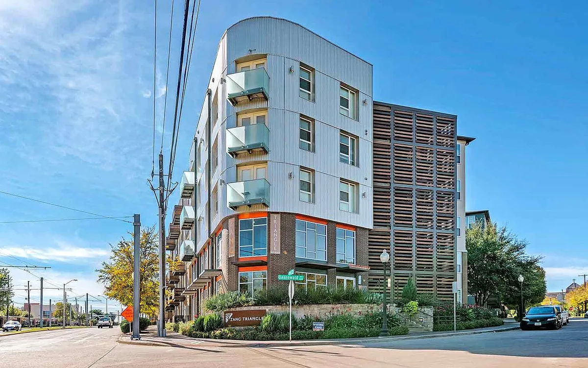 Zang Triangle general photo - 390 E Oakenwald St