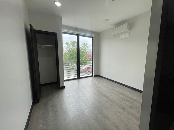 3rd image of 100 Sackett St APT 202