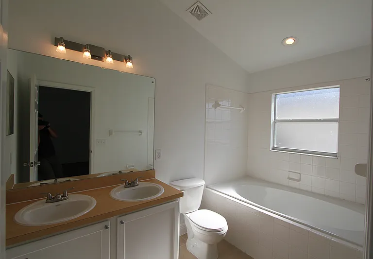 210 Garberia Dr — Photo 6