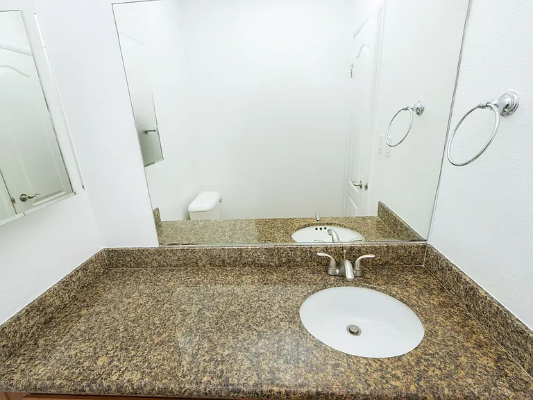455 Ballantyne St #8 — Photo 45