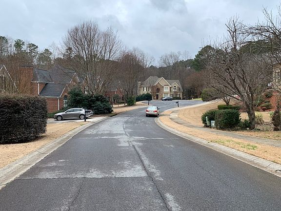 4th image of 429 Clubview Dr