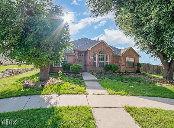 3rd image of 813 Sunny Grove Dr