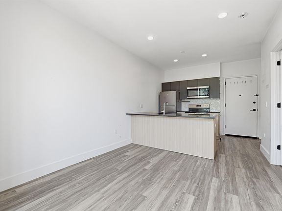 5th image of 327 Communipaw Ave APT 301
