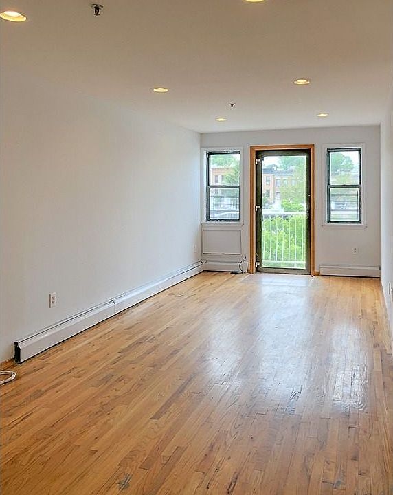 1st image of 341 20th St APT 4