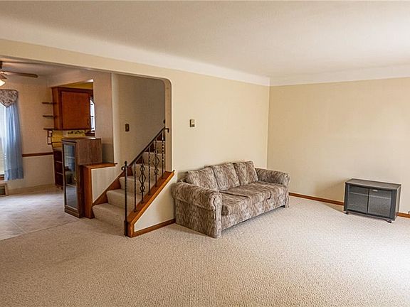 3rd image of 472 E 310th St