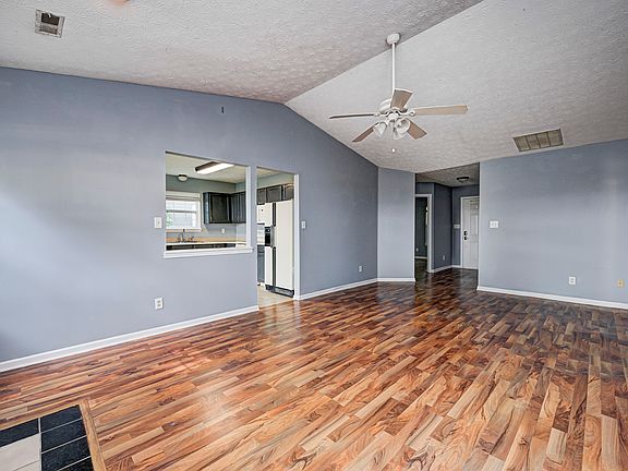 3rd image of 18409 Harvest Meadows Dr E