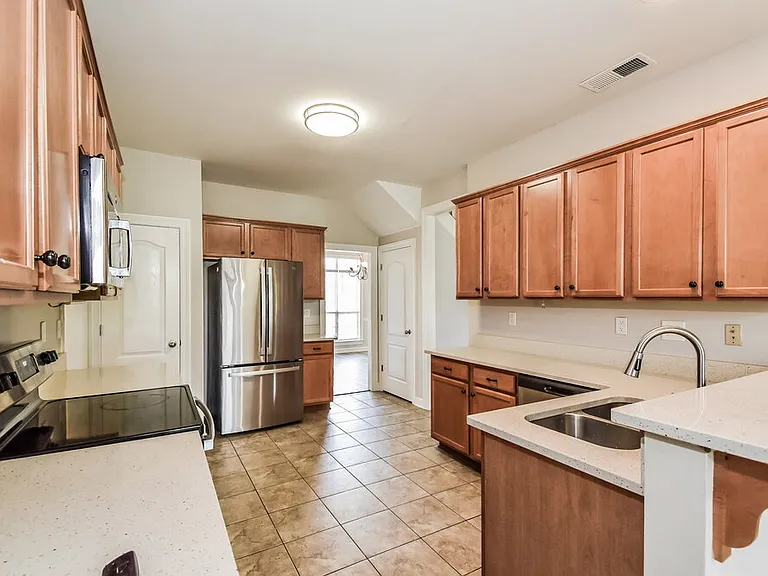 1275 Heritage Lake Dr — Photo 8