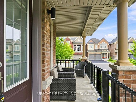 3rd image of 18 Blenheim Cir