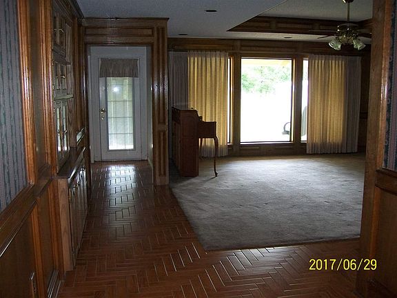 3rd image of 435 Oak Valley Dr