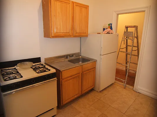 Rented by Joel Weisz, LREB | media 23