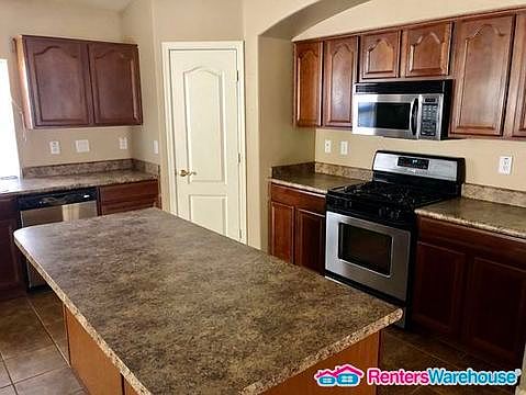3rd image of 42632 W Oakland Dr