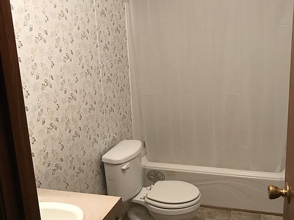 2nd image of 86 Knoll Dr