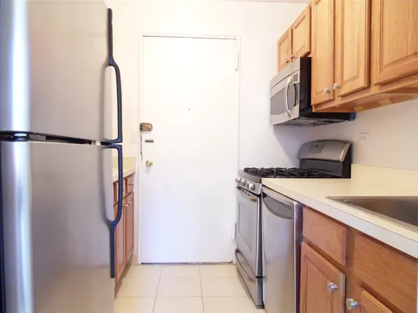 141 East 33rd Street image 2 of 7