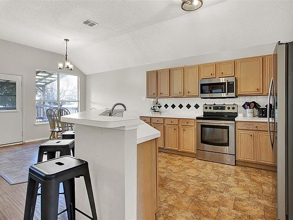 3rd image of 301 Newport Dr