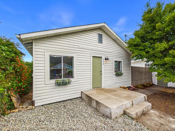 266 Berkeley St, Rio Dell, CA 95562