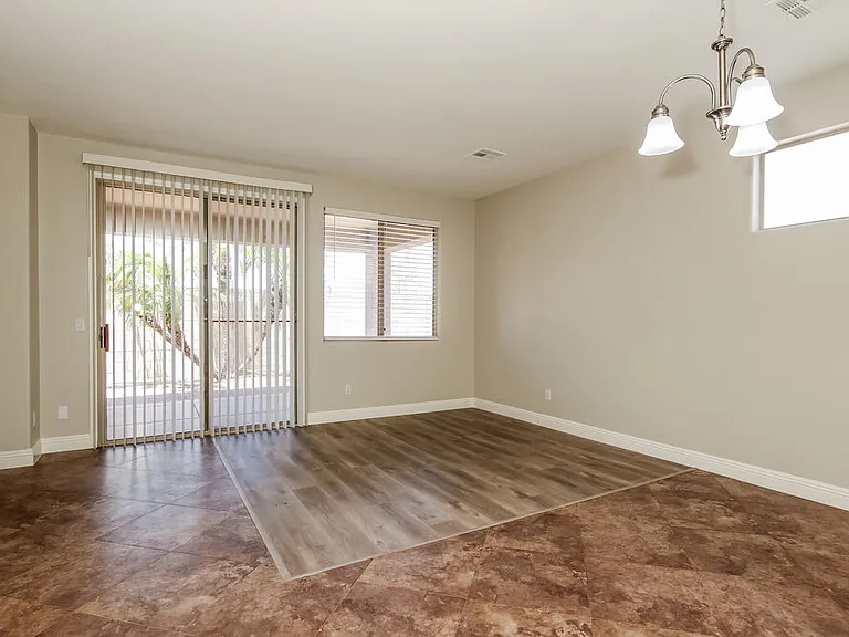2122 S Edgewater — Photo 4