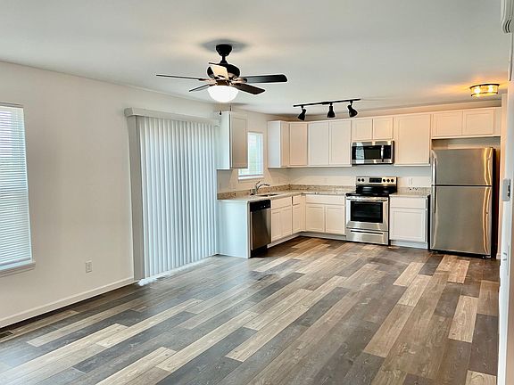 4th image of 4 Quail Run Cir #Townhouse 183