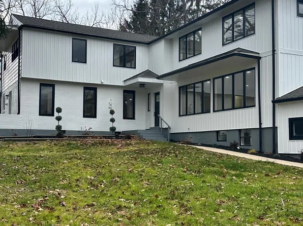 628 Montgomery Woods Dr, Hockessin, DE 19707