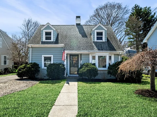 38 Lafayette St, Marblehead, MA 01945