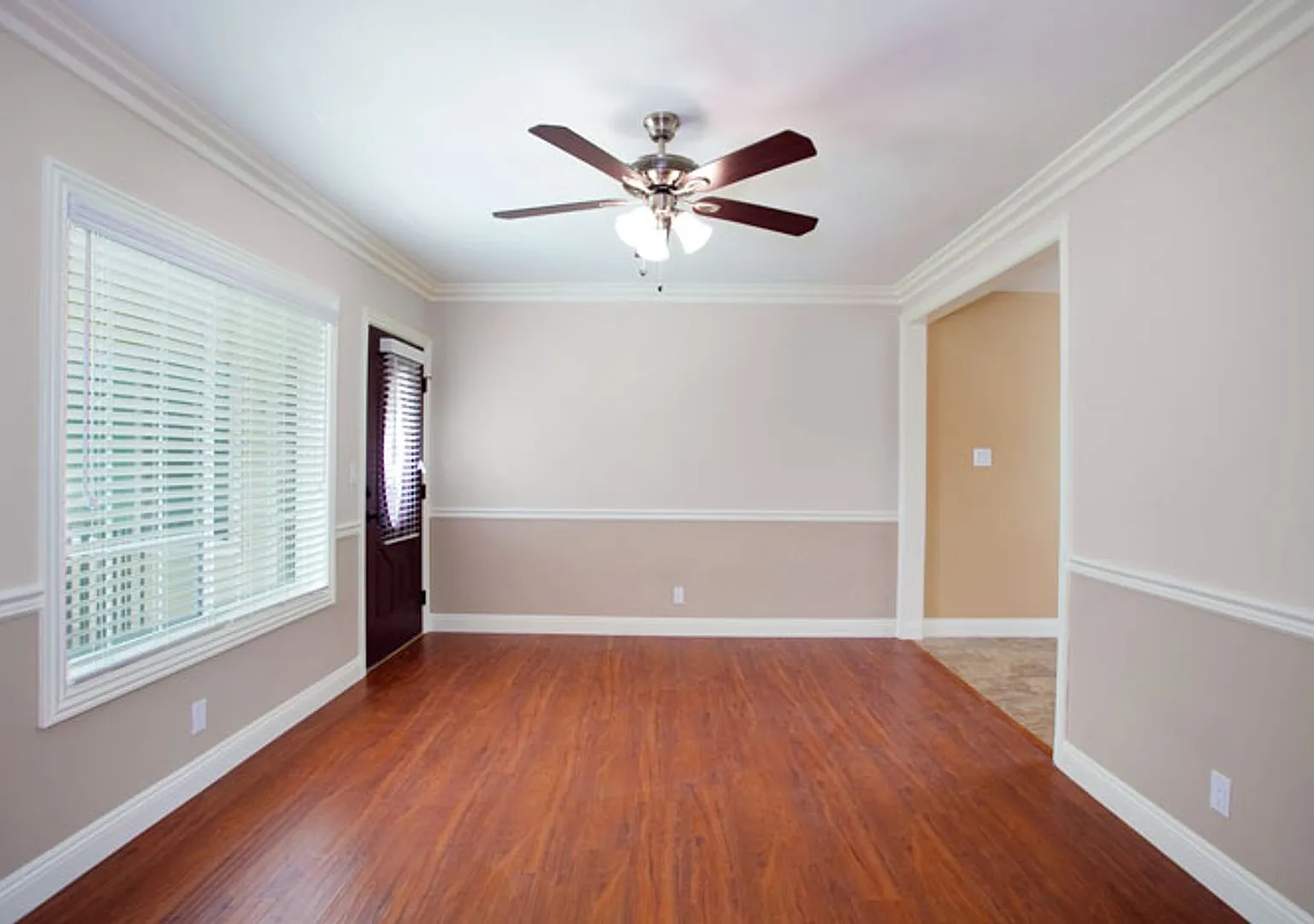 Updated spacious 1bed/1bath Apartment in North Monrovia! — Photo 4