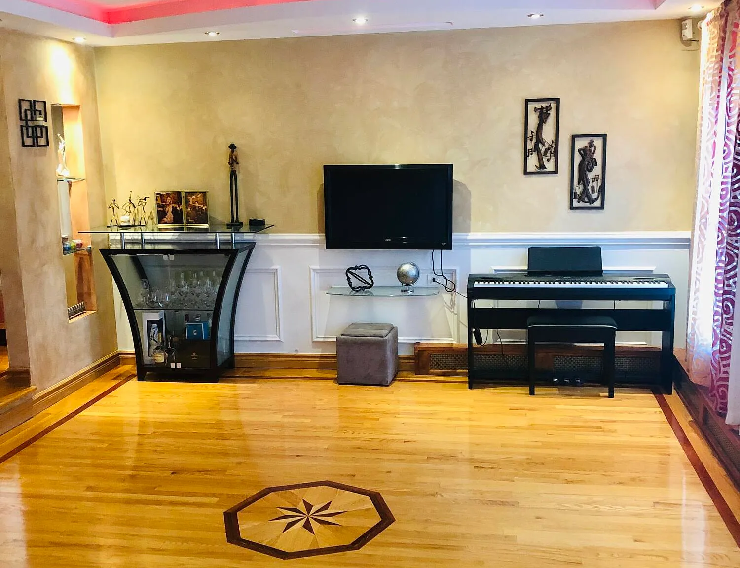 4 bed, 3.5 bath, 3500 sqft, $5,800 — Photo 4