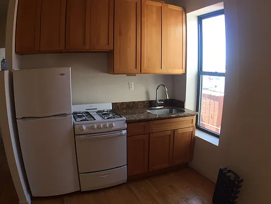 Rented by Dwell Residential Inc | media 9