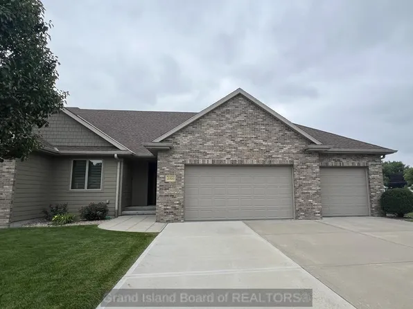 1910 Bentley Cir, Grand Island, NE 68803
