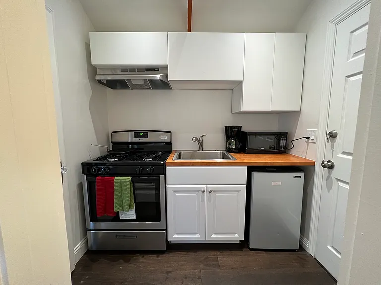 641 Guinda St — Photo 15