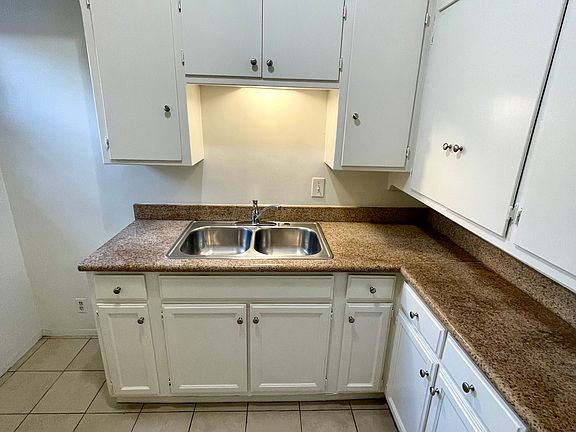 3rd image of 2200 Chestnut Ave #323