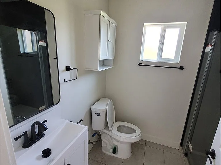 11864 Borden Ave — Photo 9