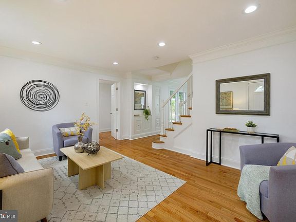 5th image of 704 Maplewood Ave
