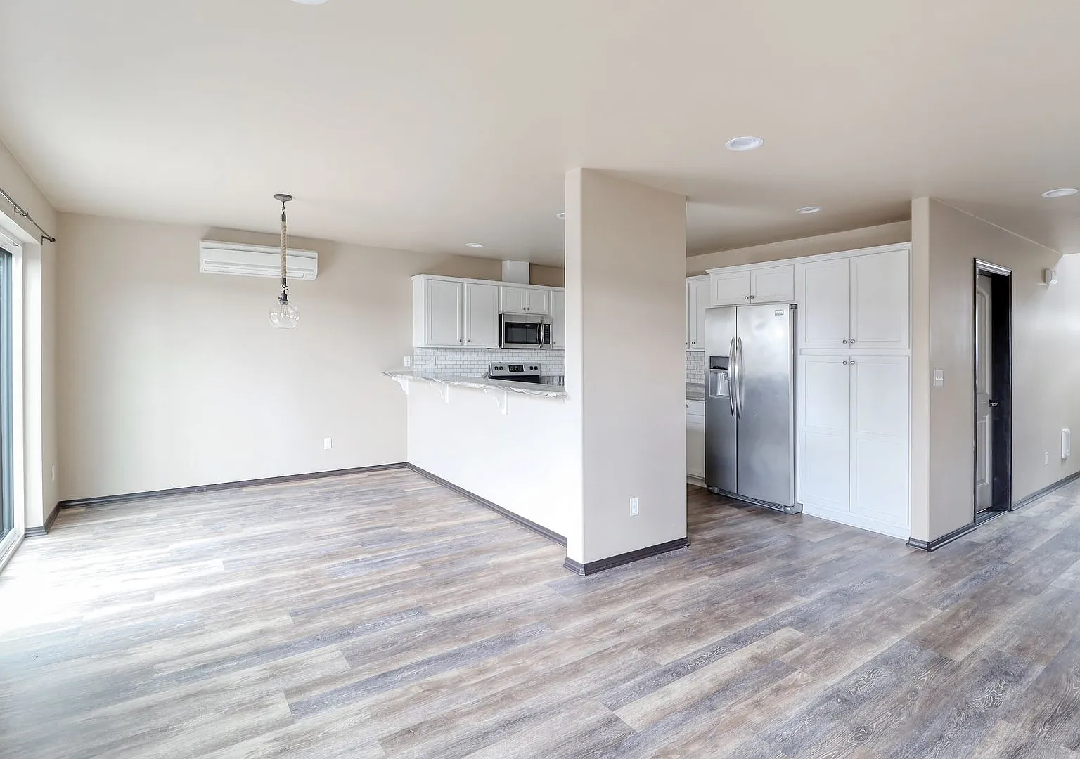 3 Bed 2.5 Bath Townhome - A/C - Pet Friendly - NAS Whidbey — Photo 2