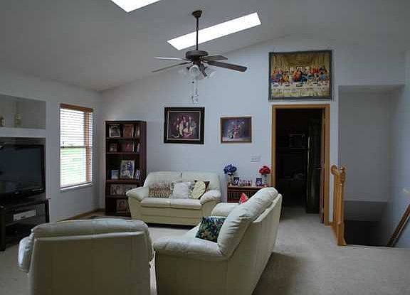 5th image of 595 Woodside Ct