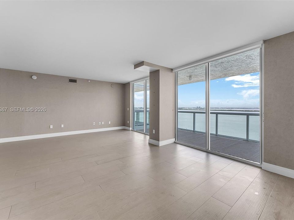 1st image of 10 Venetian Way APT 1903