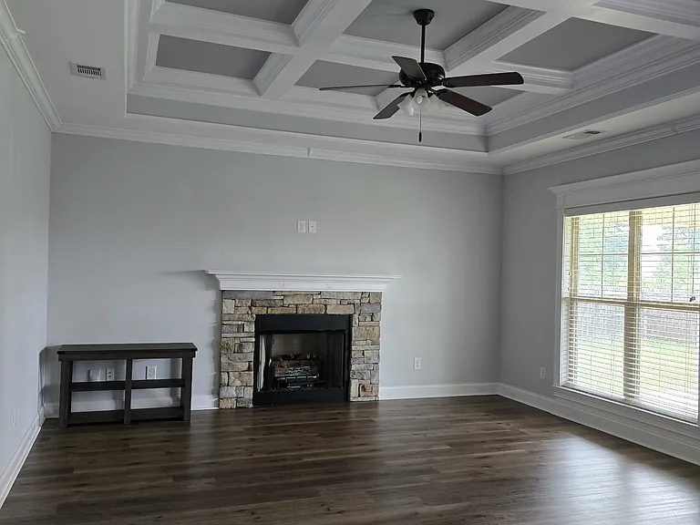 108 Wenlock Cir — Photo 3