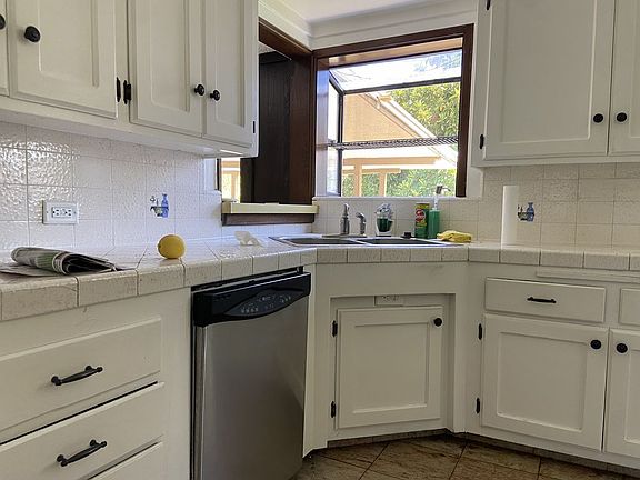 5th image of 2516 N Parish Pl