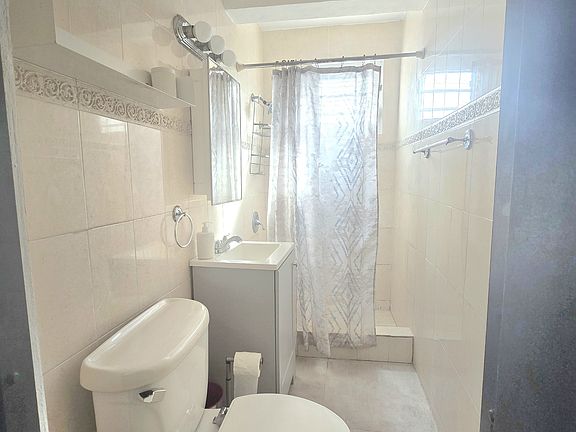 5th image of 255 Calle Larrinaga #2
