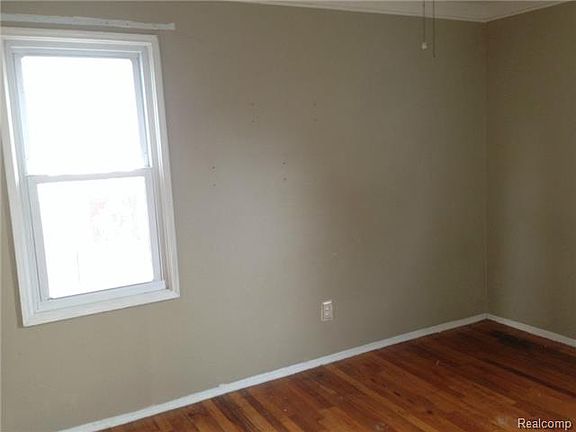 4th image of 1282 Cora St
