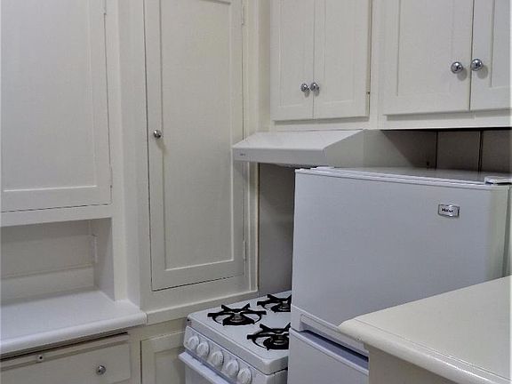5th image of 2065 California St APT 104