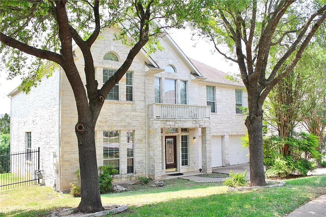 4 bed, 2.5 bath, 3412 sqft, $3,395 — Photo 2
