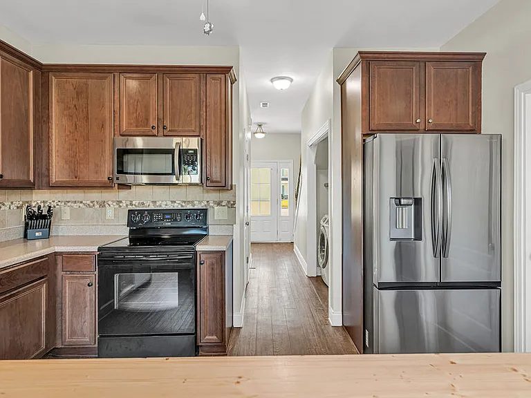 218 Maidstone Dr — Photo 14