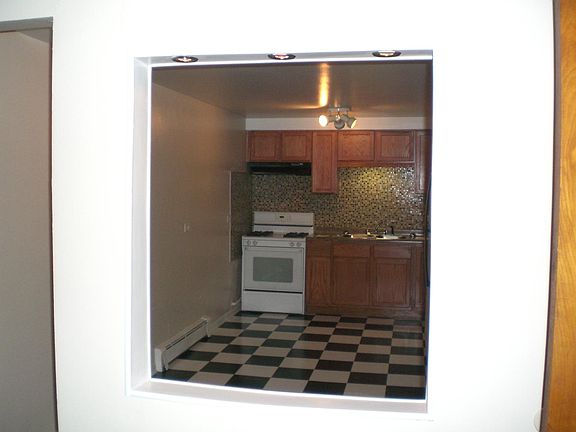 5th image of 10901 S King Dr #1